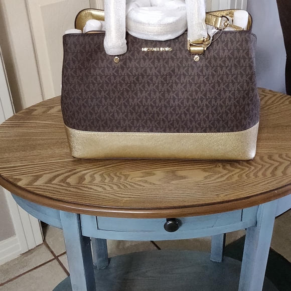 Michael Kors Savannah Satchel - Picture 3 of 3